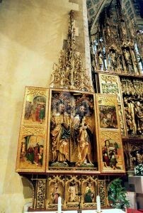 Oltár sv.Petra a Pavla. Pochádza z dielne pôsobiacej v Levoči pred príchodom Majstra Pavla, asi z rokov 1495-1500.